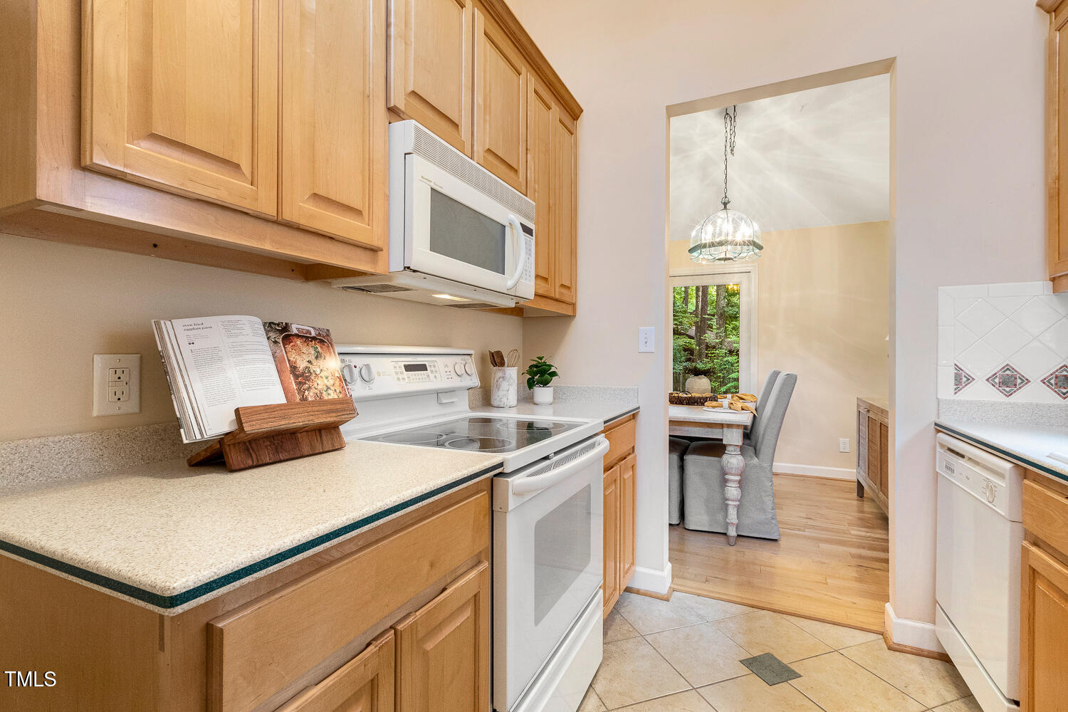 101 Solway Court Cary, NC 27511 - Photo 18 of 61 101 Solway Ct Cary NC 27511-large-020-00