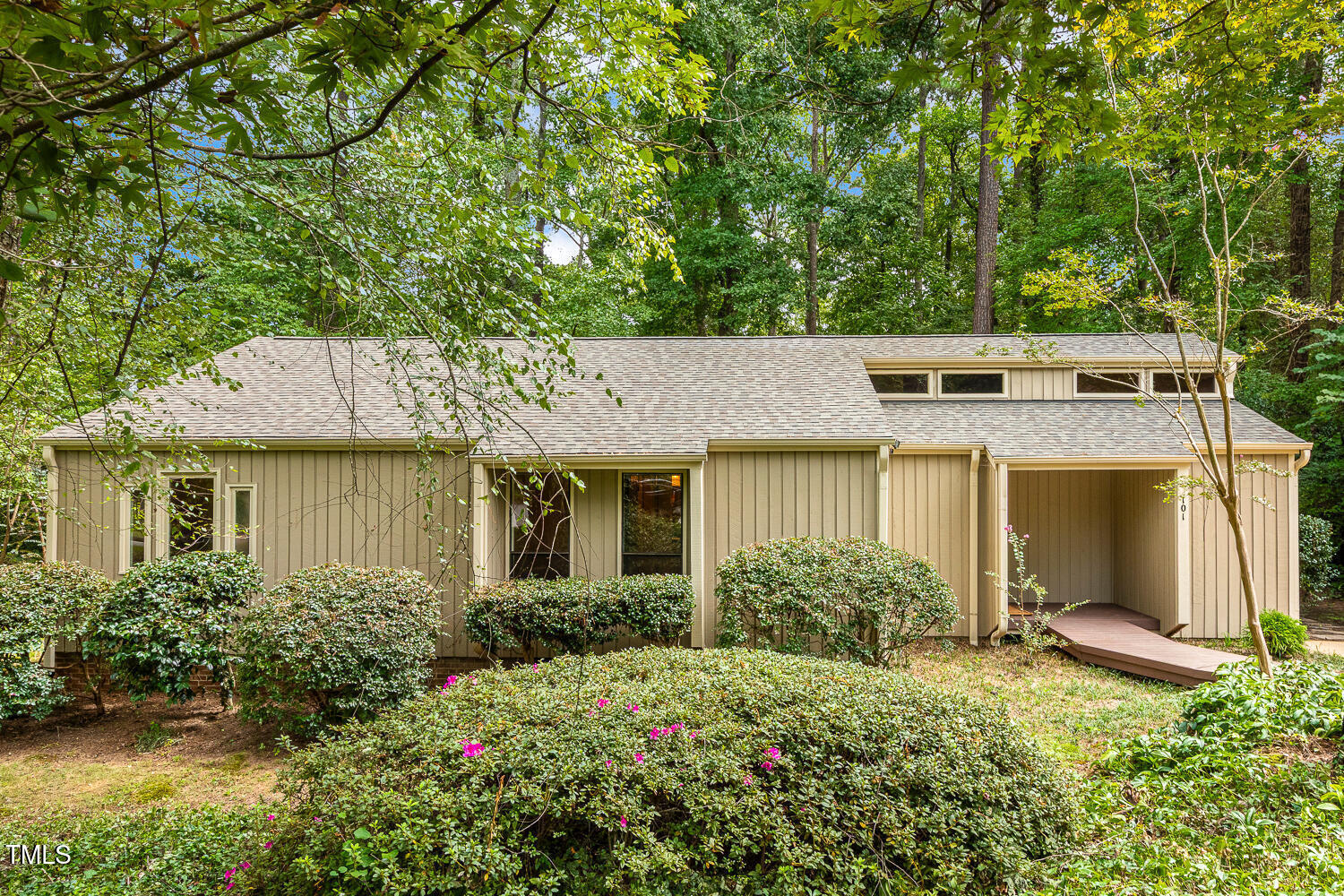 101 Solway Court Cary, NC 27511 - Photo 3 of 61 101 Solway Ct Cary NC 27511-large-004-01