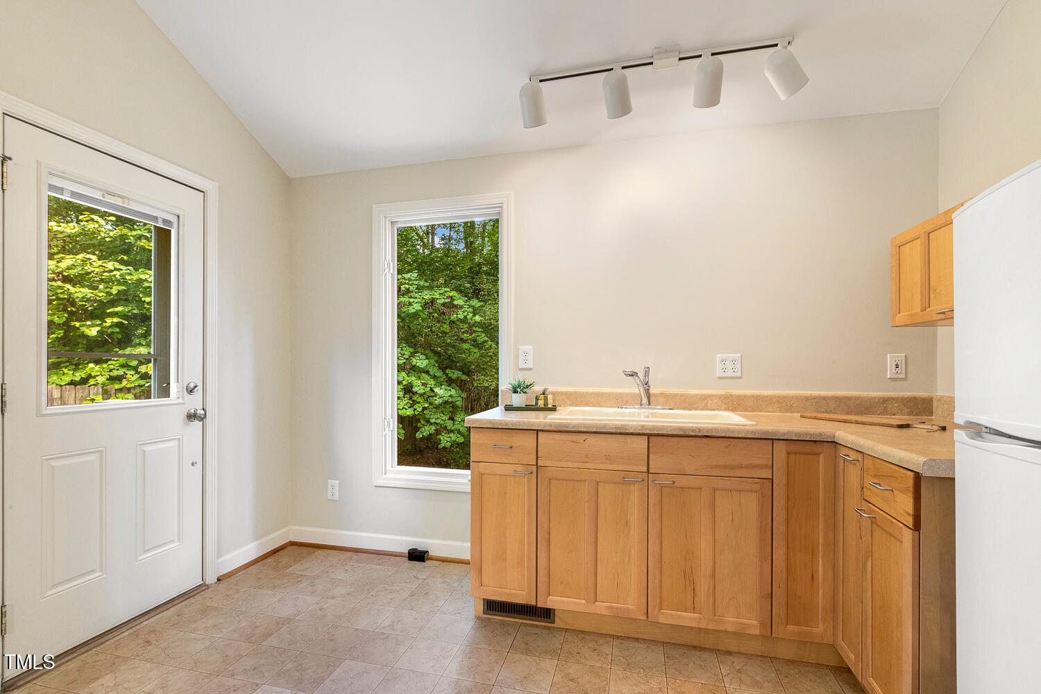 101 Solway Court Cary, NC 27511 - Photo 41 of 61 101 Solway Ct Cary NC 27511-large-046-00