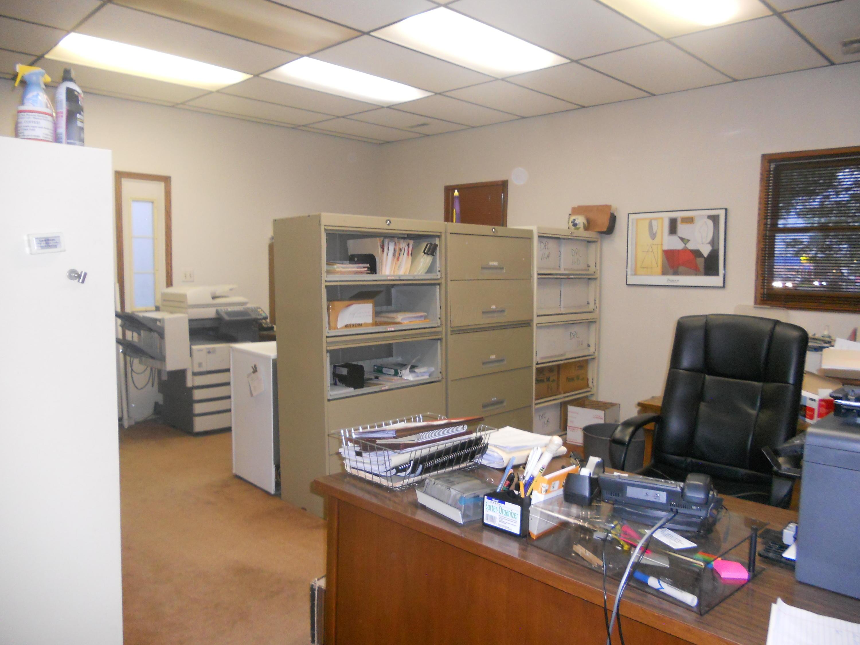 261 South Hamilton Road Whitehall, OH 43213 - Photo 12 of 14 Secretarys area
