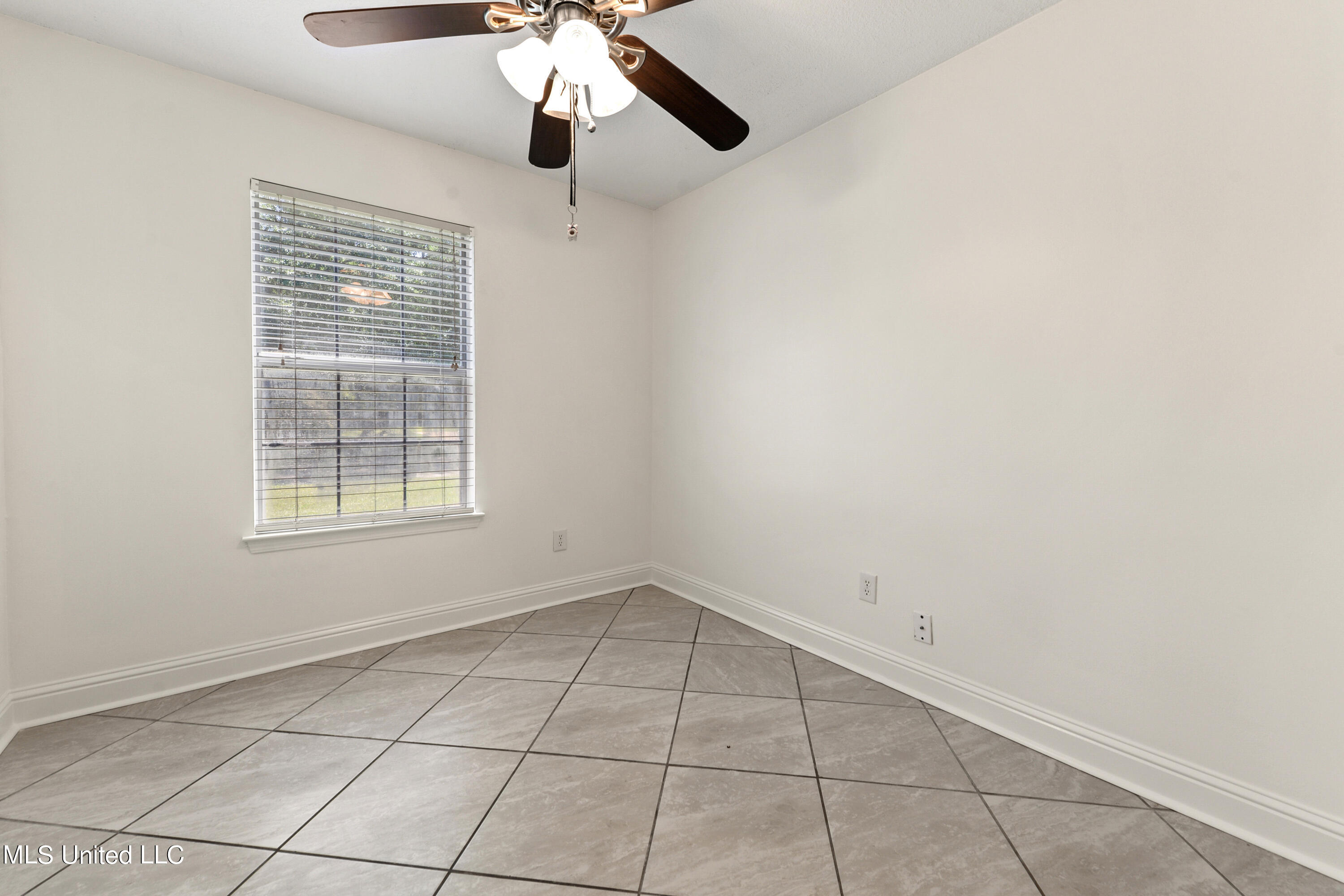 1628 Springridge Road Gautier, MS 39553 - Photo 13 of 20 013