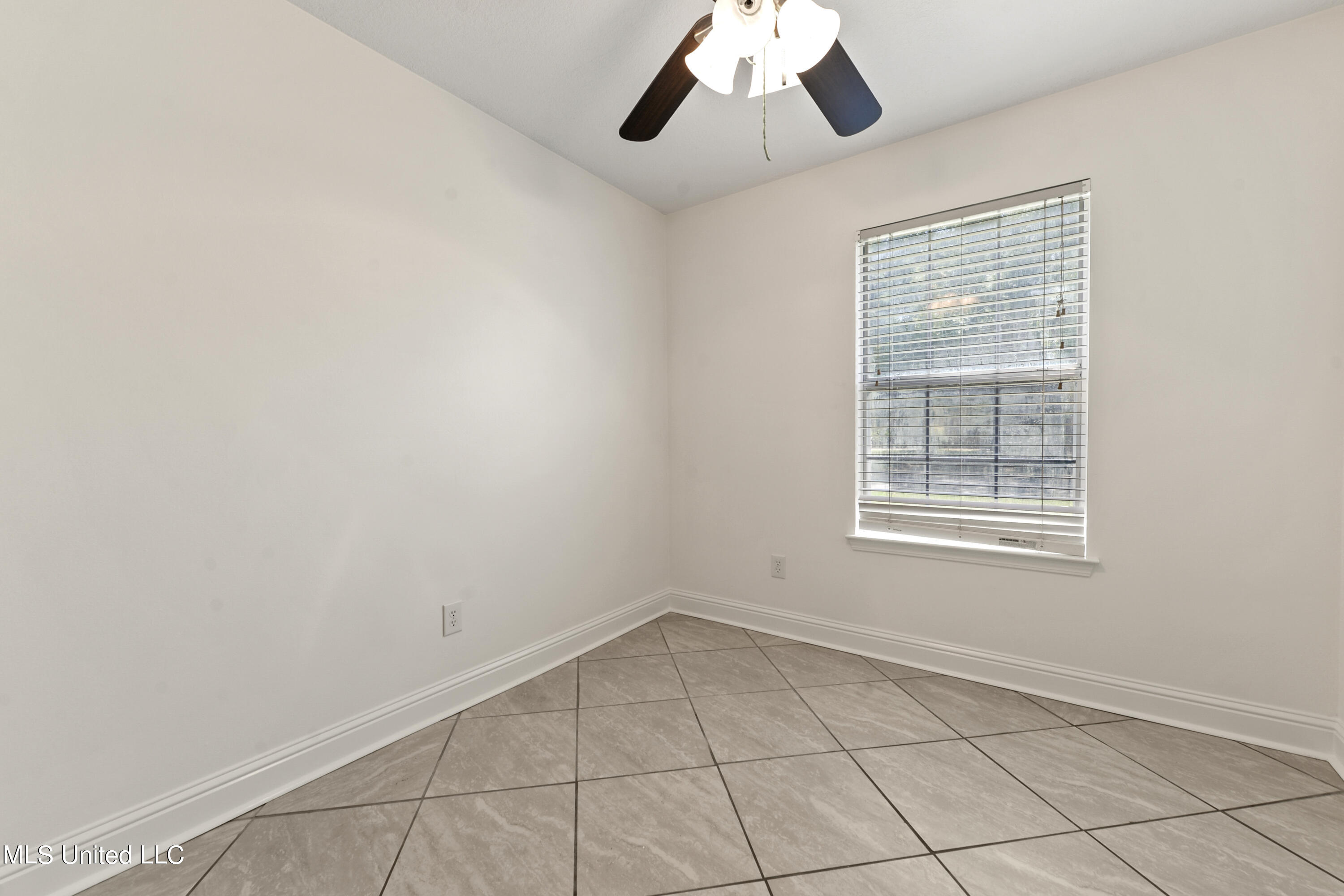 1628 Springridge Road Gautier, MS 39553 - Photo 15 of 20 015