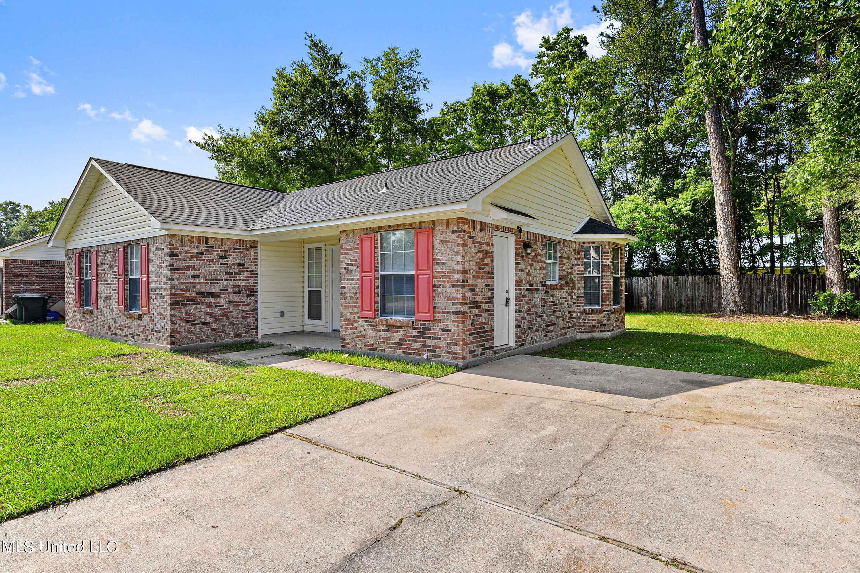1628 Springridge Road Gautier, MS 39553 - Photo 2 of 20 002