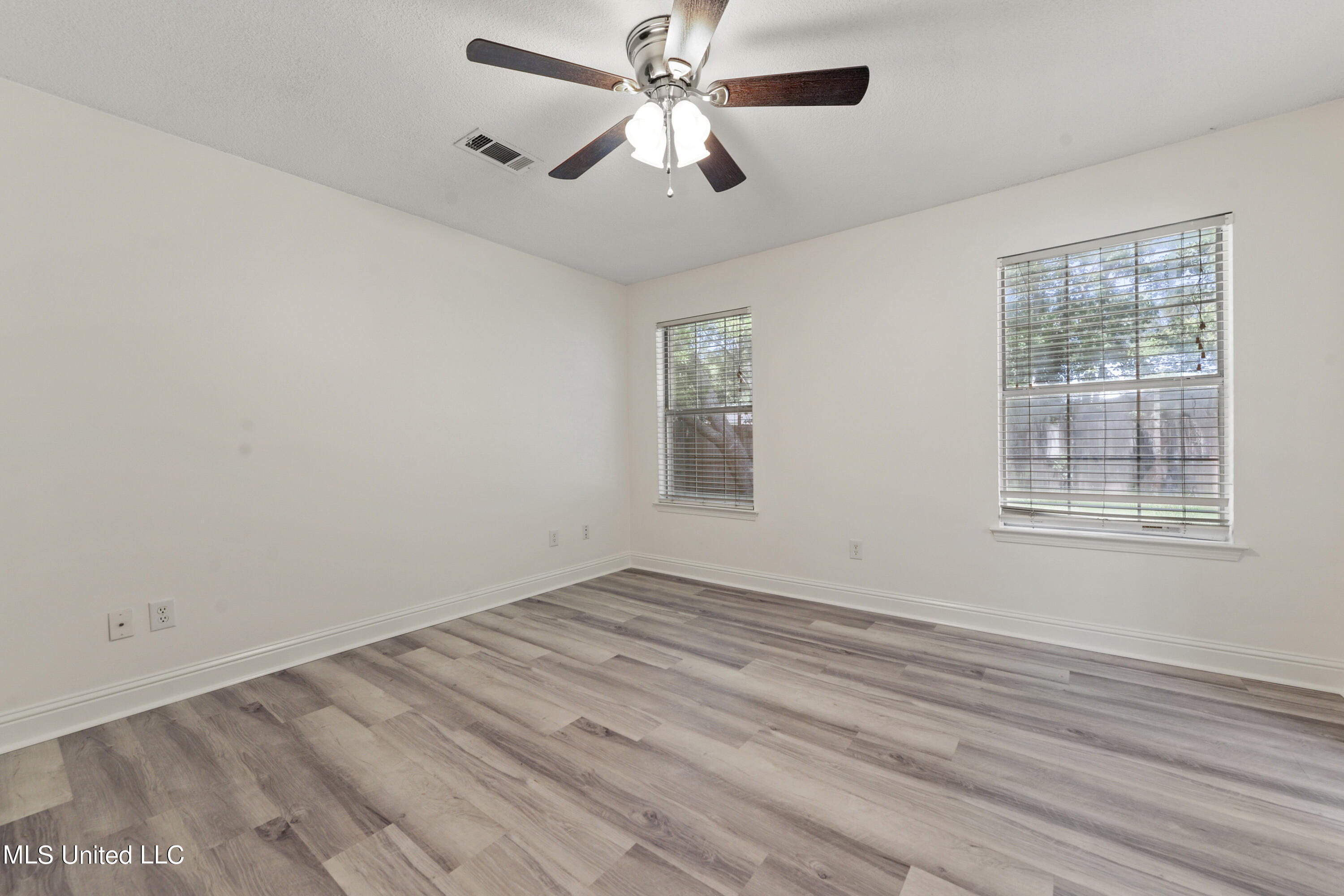 1628 Springridge Road Gautier, MS 39553 - Photo 10 of 20 010