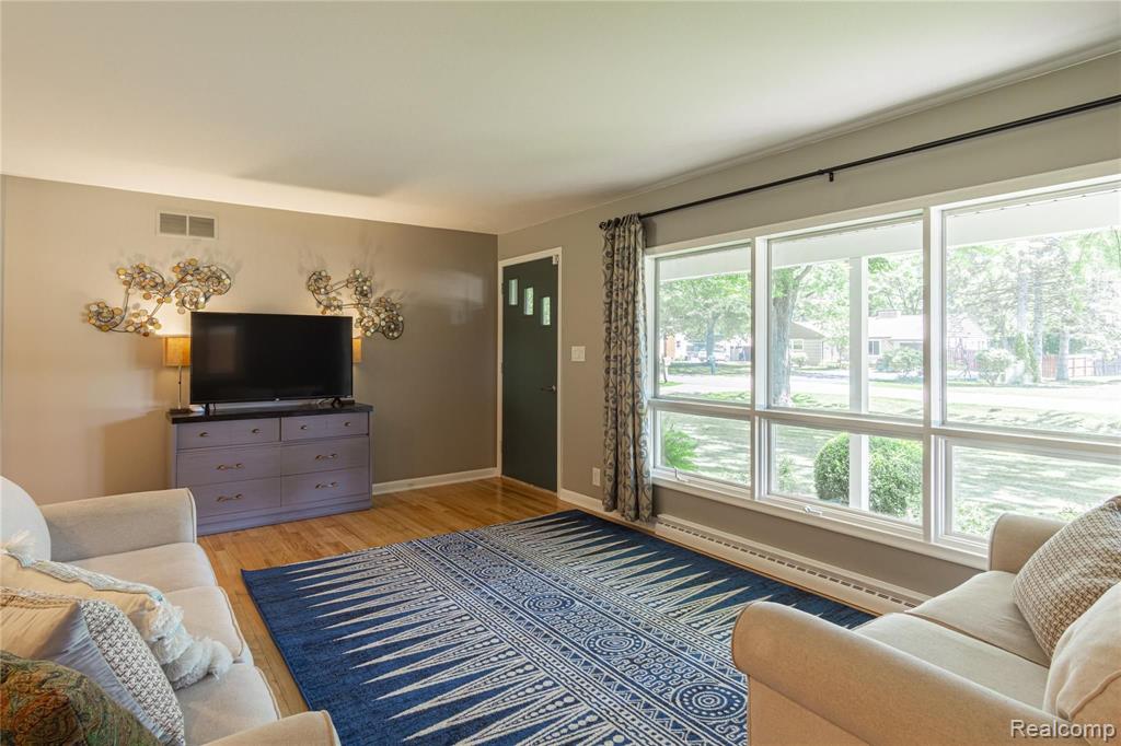 93 Texas Avenue Rochester Hills, MI 48309 - Photo 3 of 39
