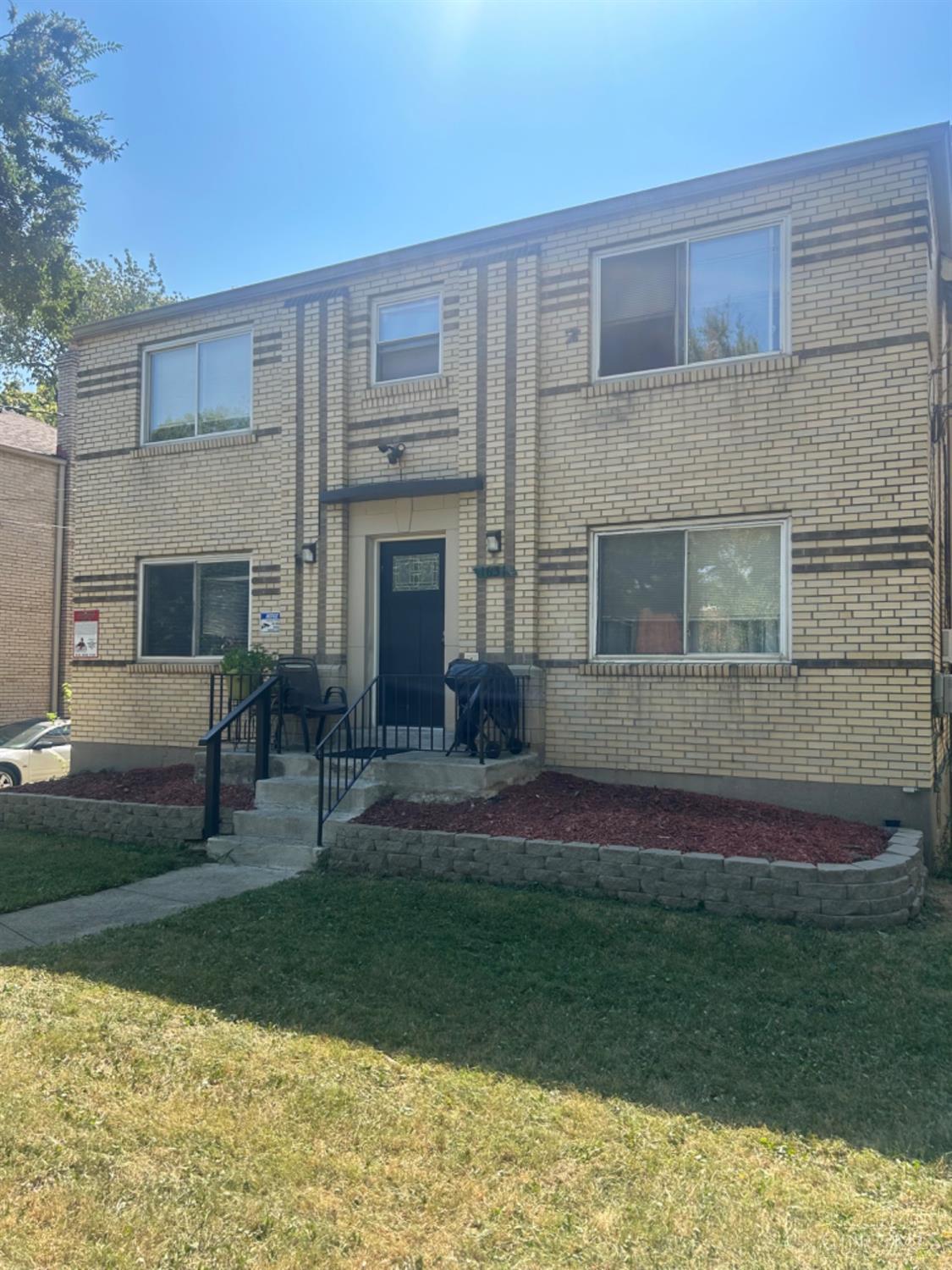 1631 Summit Road Cincinnati, OH 45237 - Photo 2 of 8
