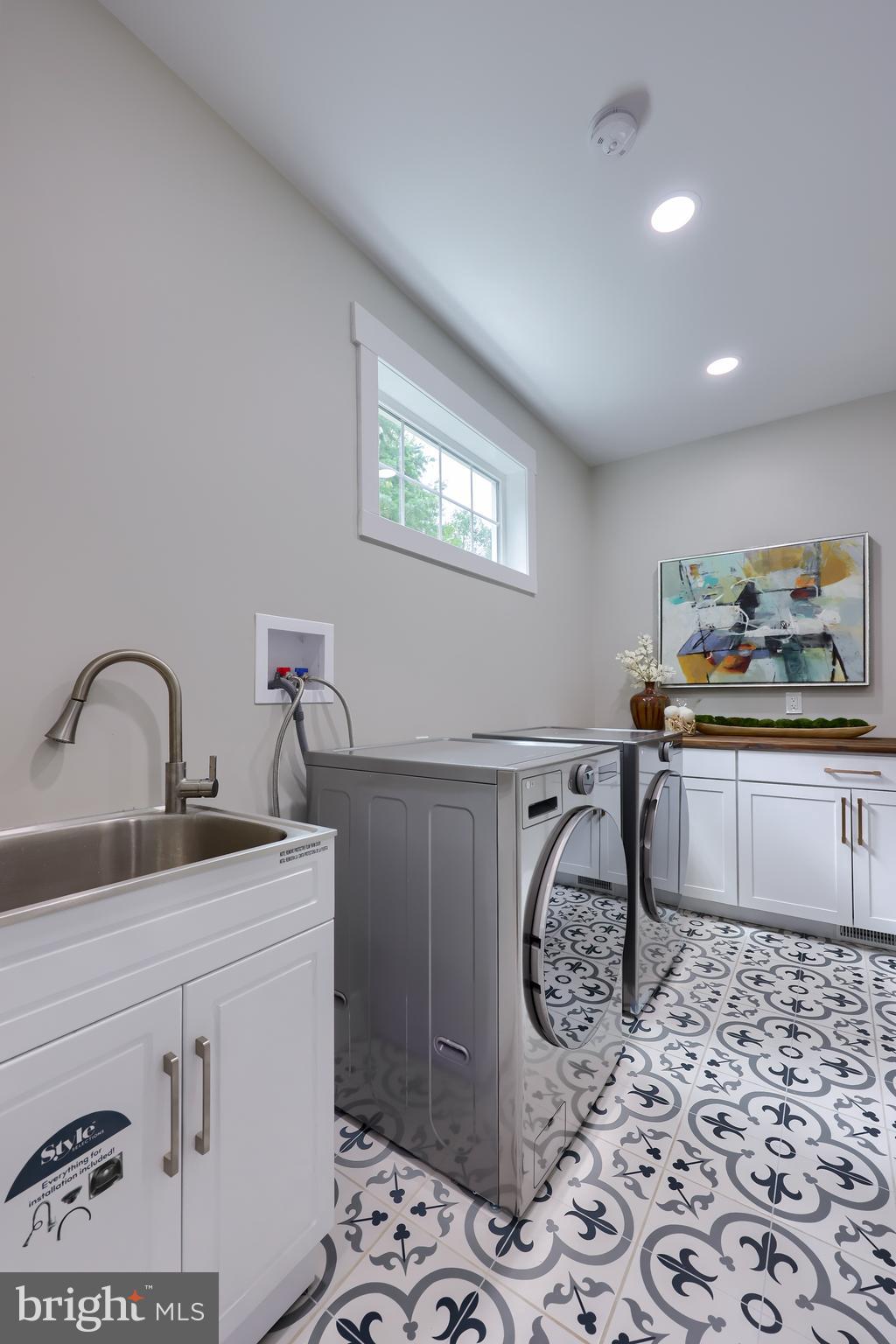 1 Fox Run Road Hummelstown, PA 17036 - Photo 21 of 54 Laundry/Mudroom
