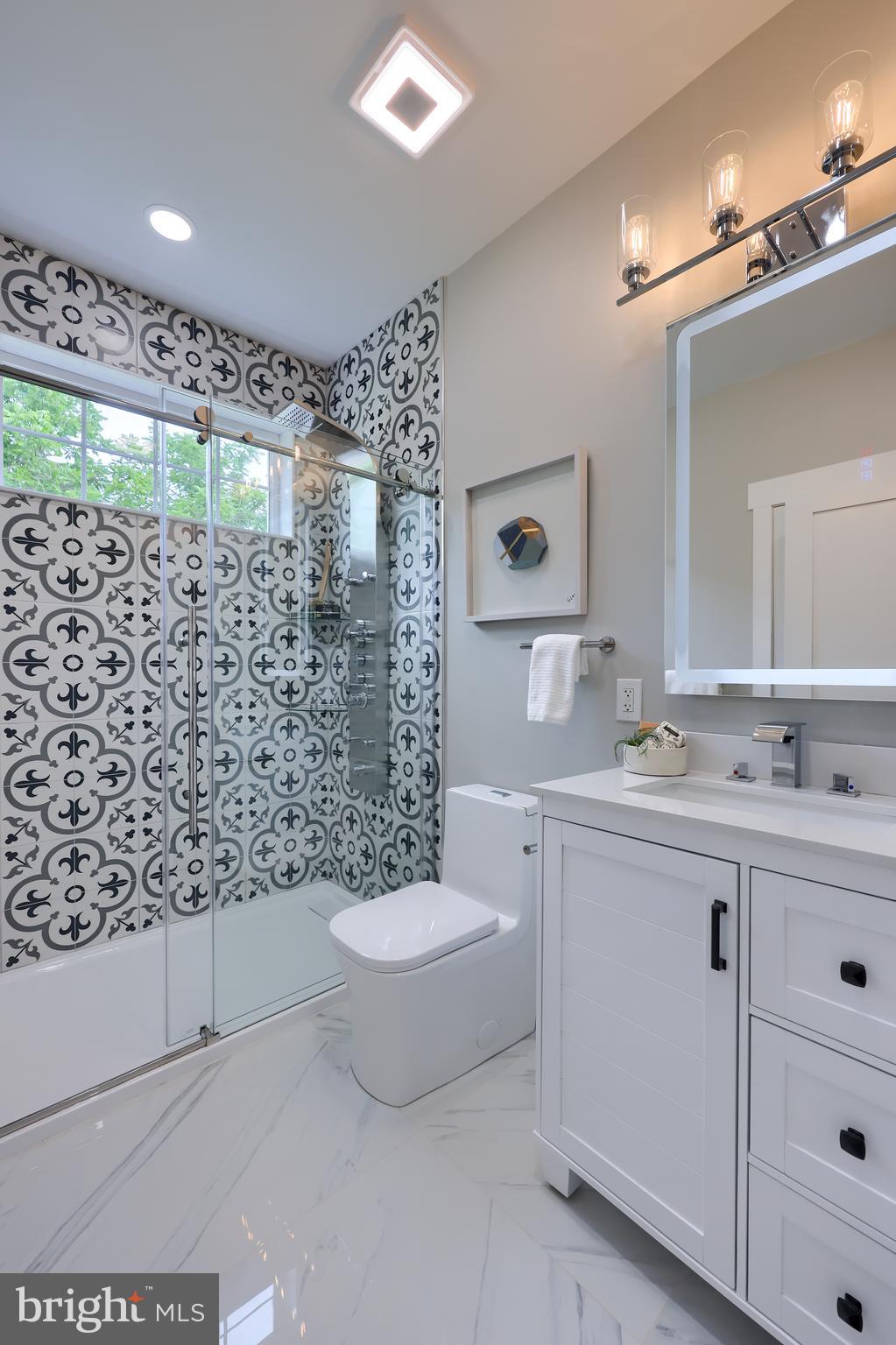1 Fox Run Road Hummelstown, PA 17036 - Photo 22 of 54 1st Floor Full Bath