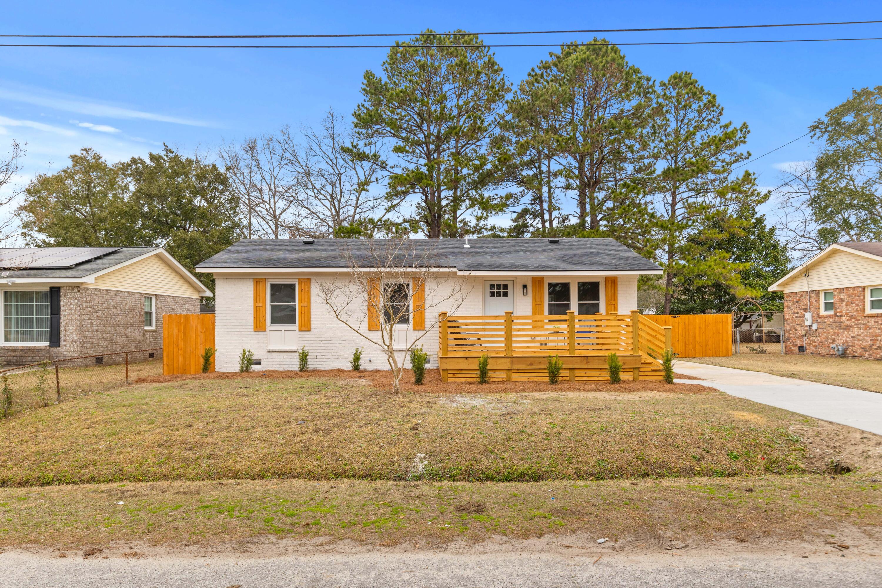 1576 Seacroft Road Charleston, SC 29412 - Photo 2 of 38 1G1A4174