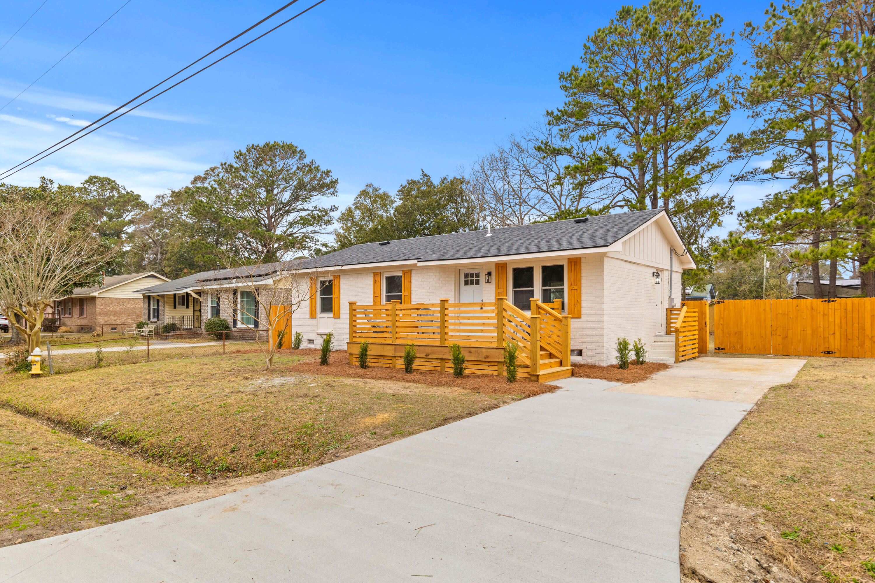 1576 Seacroft Road Charleston, SC 29412 - Photo 4 of 38 1G1A4179