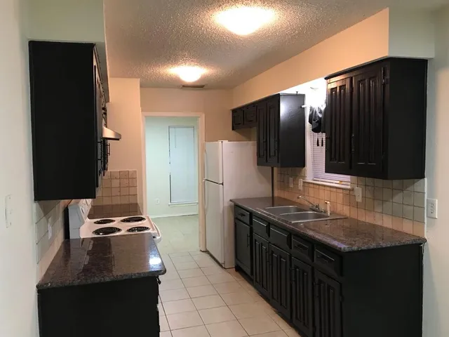 $2,300 | 2805 Parkhaven Drive, Plano, TX 75075