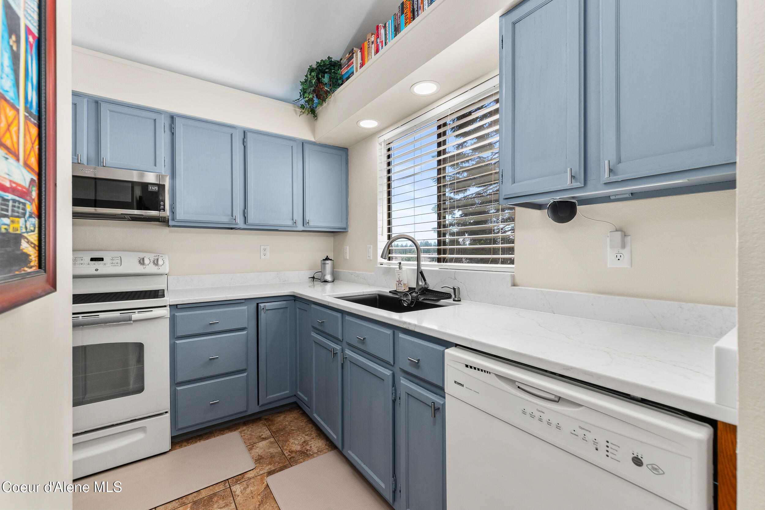 5299 West Green Court, Unit 21 Rathdrum, ID 83858 - Photo 4 of 35 11-5299 W Green Ct 11
