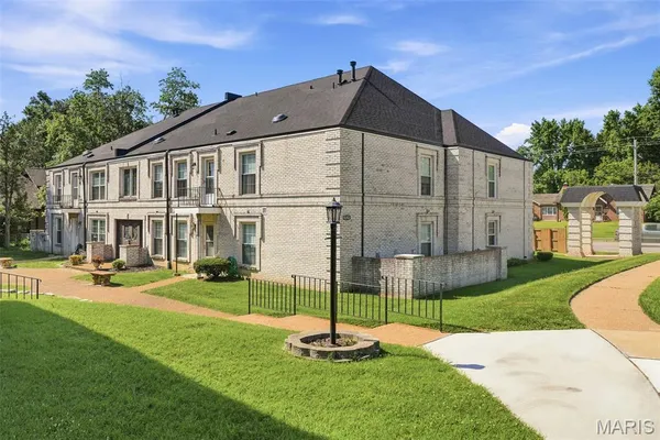 $132,500 | 4392 Chateau De Ville Drive, Unit H, St. Louis, MO 63129
