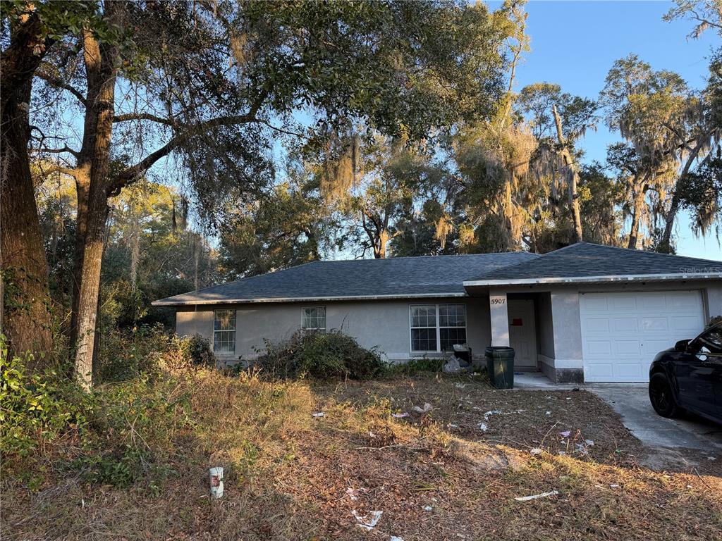 a view of a house with a yard