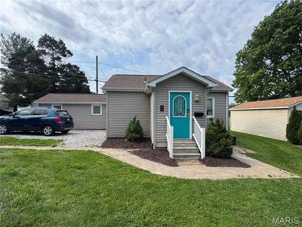 $130,000 | 106 Columbia Avenue, Waterloo, IL 62298