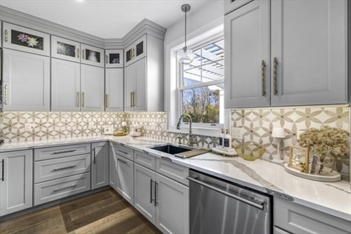 73 Raymond Avenue Raynham, MA 02767 - Photo 10 of 29