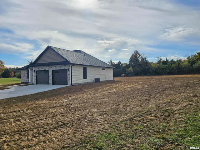 $380,000 | 7140 Reeder Road, Marion, IL 62959