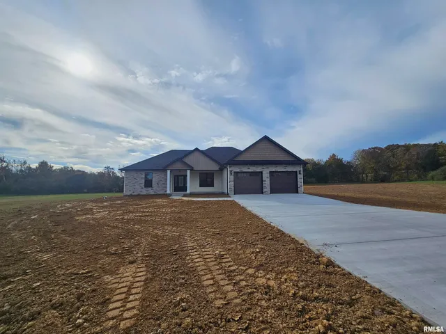 $380,000 | 7140 Reeder Road, Marion, IL 62959