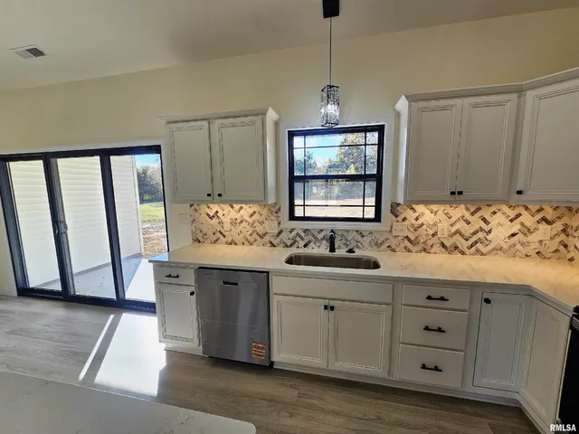 $380,000 | 7140 Reeder Road, Marion, IL 62959