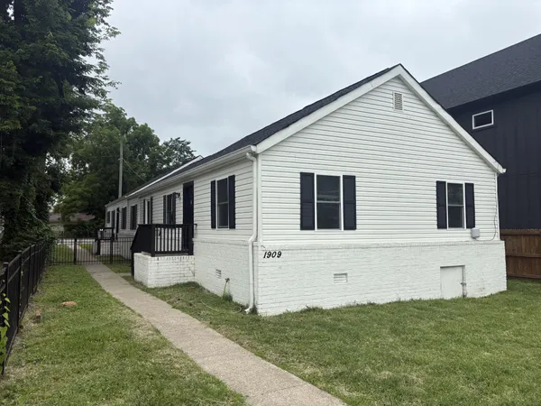 $2,200 | 1909 10th Avenue North, Unit B, Nashville, TN 37208
