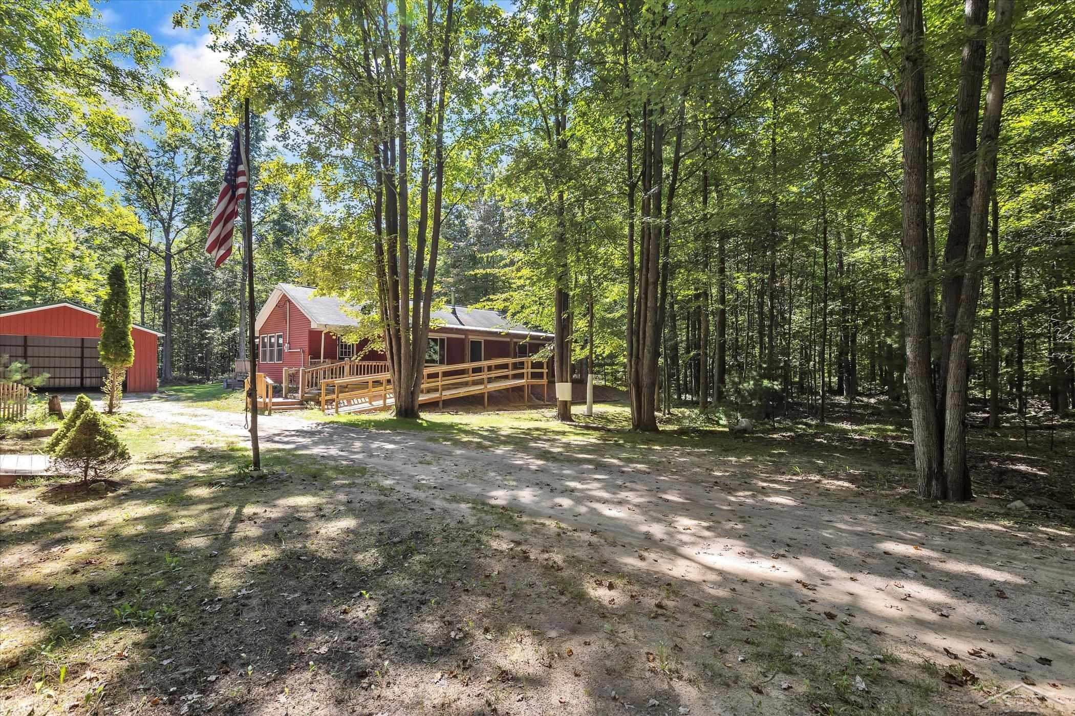 2859 West Chippewa River Road Midland, MI 48640 - Photo 2 of 51 50089692-1.JPG