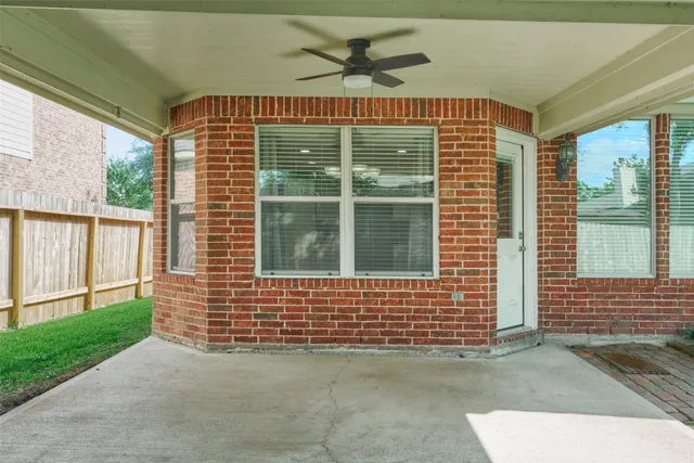 a view of a house with backyard and a tree