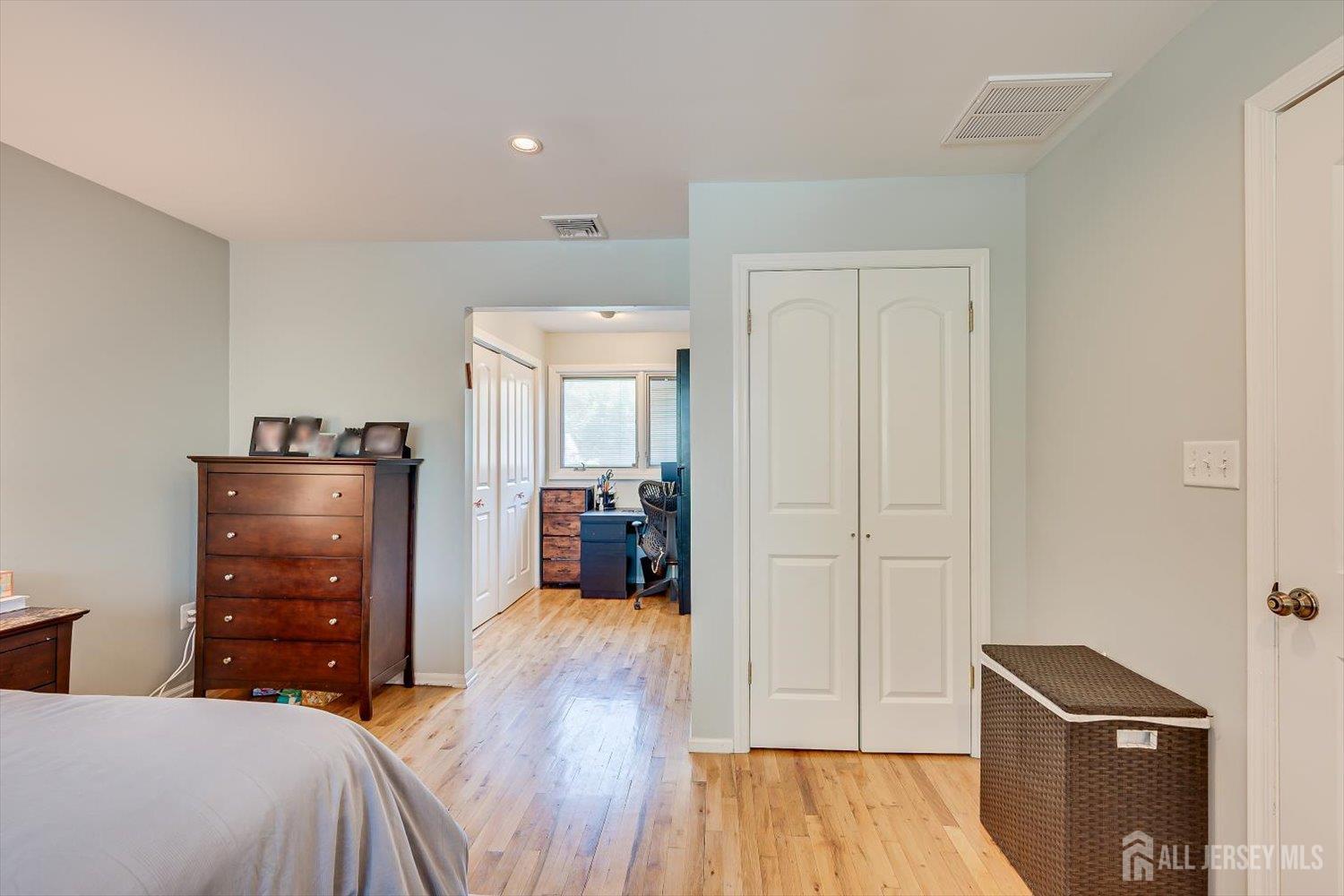 22 Celler Road Edison, NJ 08817 - Photo 31 of 56