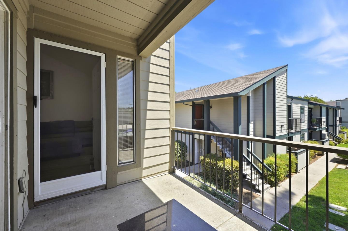 7283 Florin Road, Unit 8 Sacramento, CA 95828 - Photo 30 of 35 a view of balcony with small garden