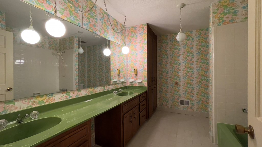 111 North Acres Road Greenwood, SC 29649 - Photo 25 of 32 Gallery Image 25