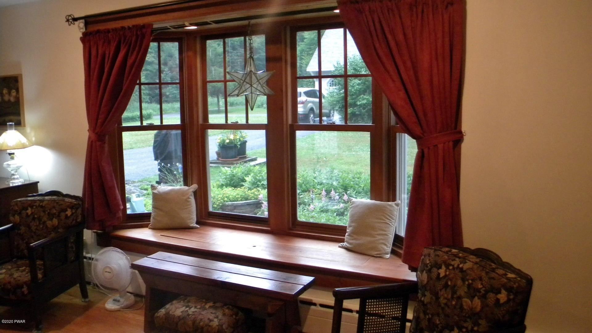 405 Sawmill Road Greentown, PA 18426 - Photo 14 of 61 9-Living Room