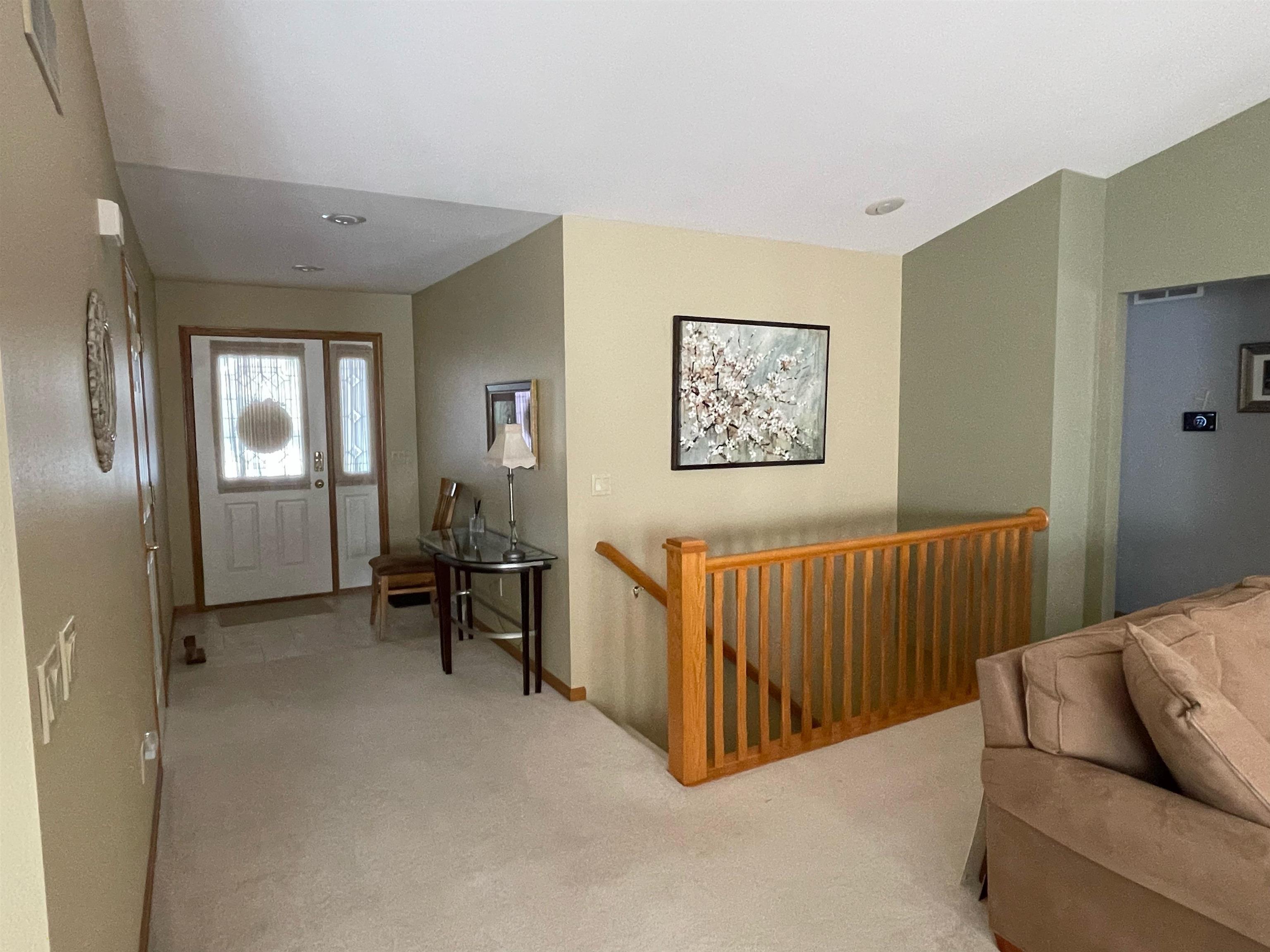 2255 Yorktown Road Dubuque, IA 52002 - Photo 4 of 42 Gallery Image 4