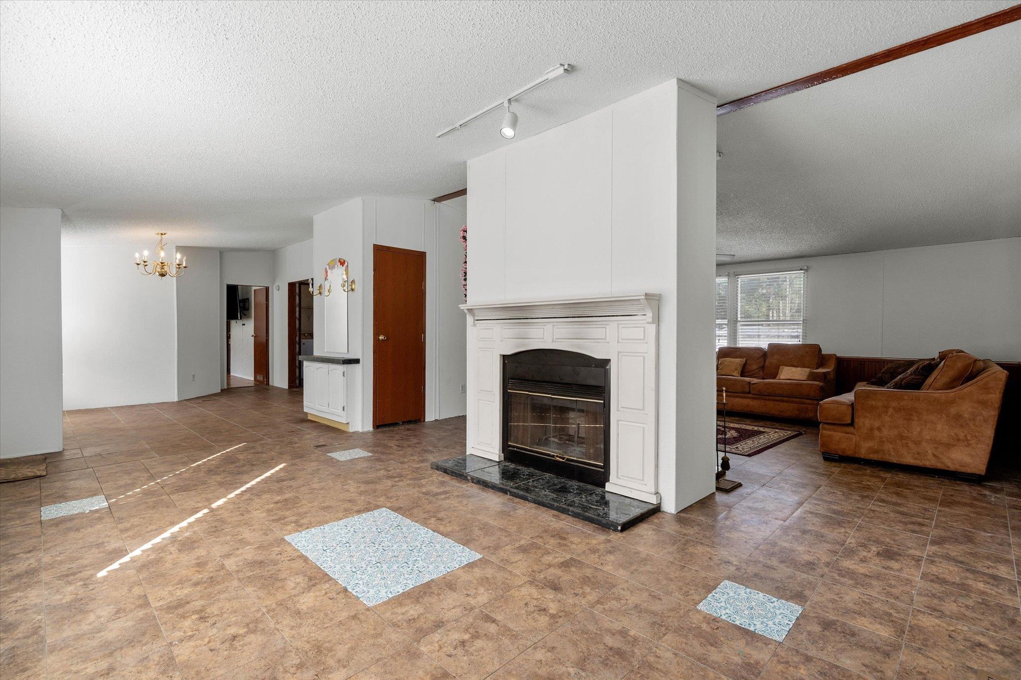20897 Oak Ridge Drive Robertsdale, AL 36567 - Photo 8 of 22 Living Room