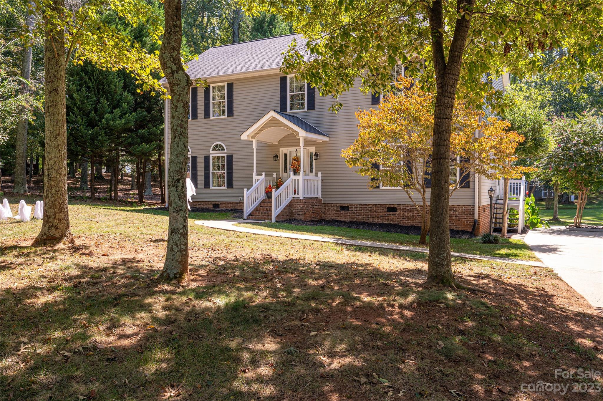 1575 Lewis Farm Road Kings Mountain, NC 28086 - Photo 2 of 42 a front view of a house with a yard