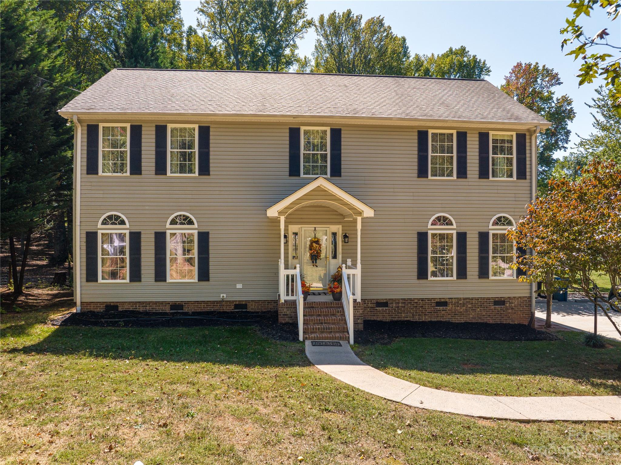 1575 Lewis Farm Road Kings Mountain, NC 28086 - Photo 42 of 42 a front view of a house with garden