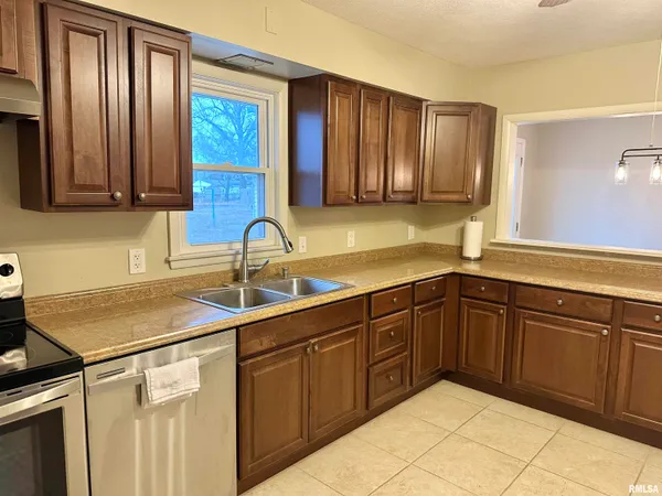 $129,900 | 1314 Goltra Avenue, Jacksonville, IL 62650