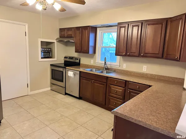 $129,900 | 1314 Goltra Avenue, Jacksonville, IL 62650