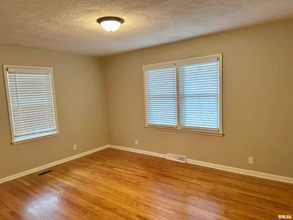 $129,900 | 1314 Goltra Avenue, Jacksonville, IL 62650