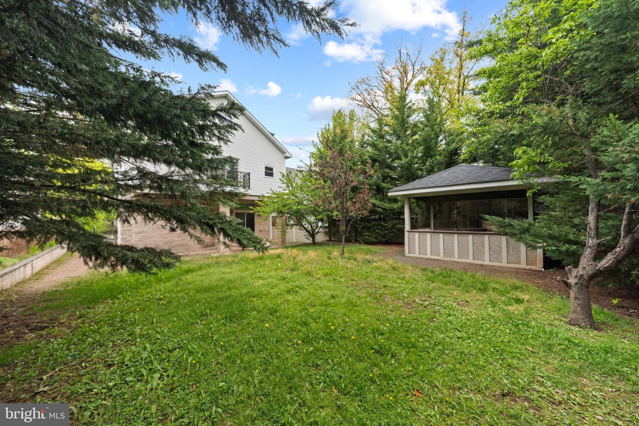 69 Summit Road Elizabeth, NJ 07208 - Photo 37 of 40 Backyard