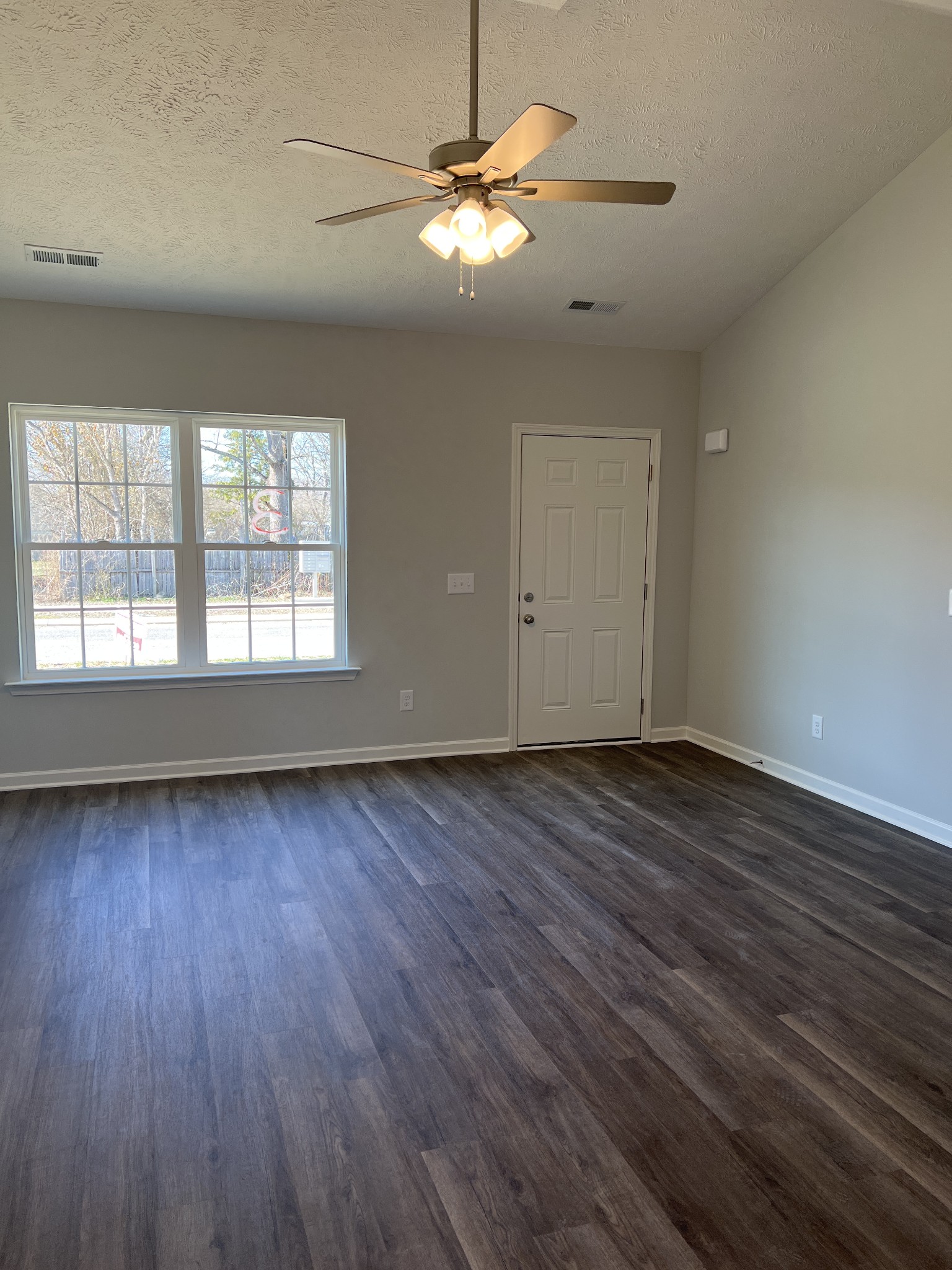 47 Timber Circle Manchester, TN 37355 - Photo 8 of 11 Gallery Image 8