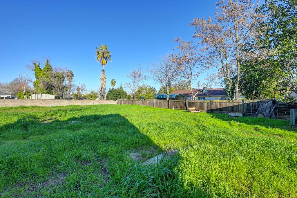 4271 Soledad Avenue Sacramento, CA 95820 - Photo 27 of 36 a view of a garden with a bench in the garden