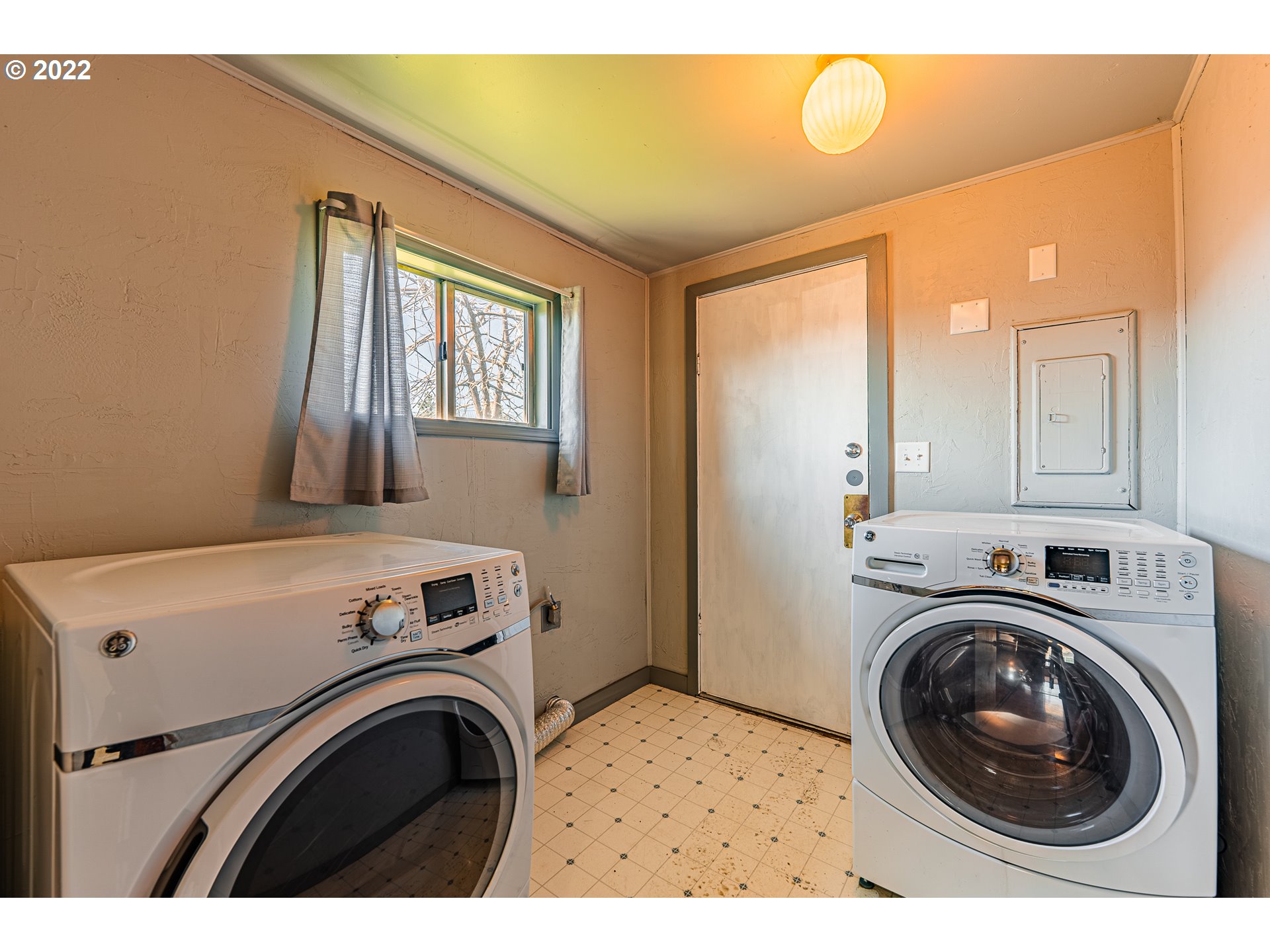 2074 G Street Springfield, OR 97477 - Photo 13 of 29