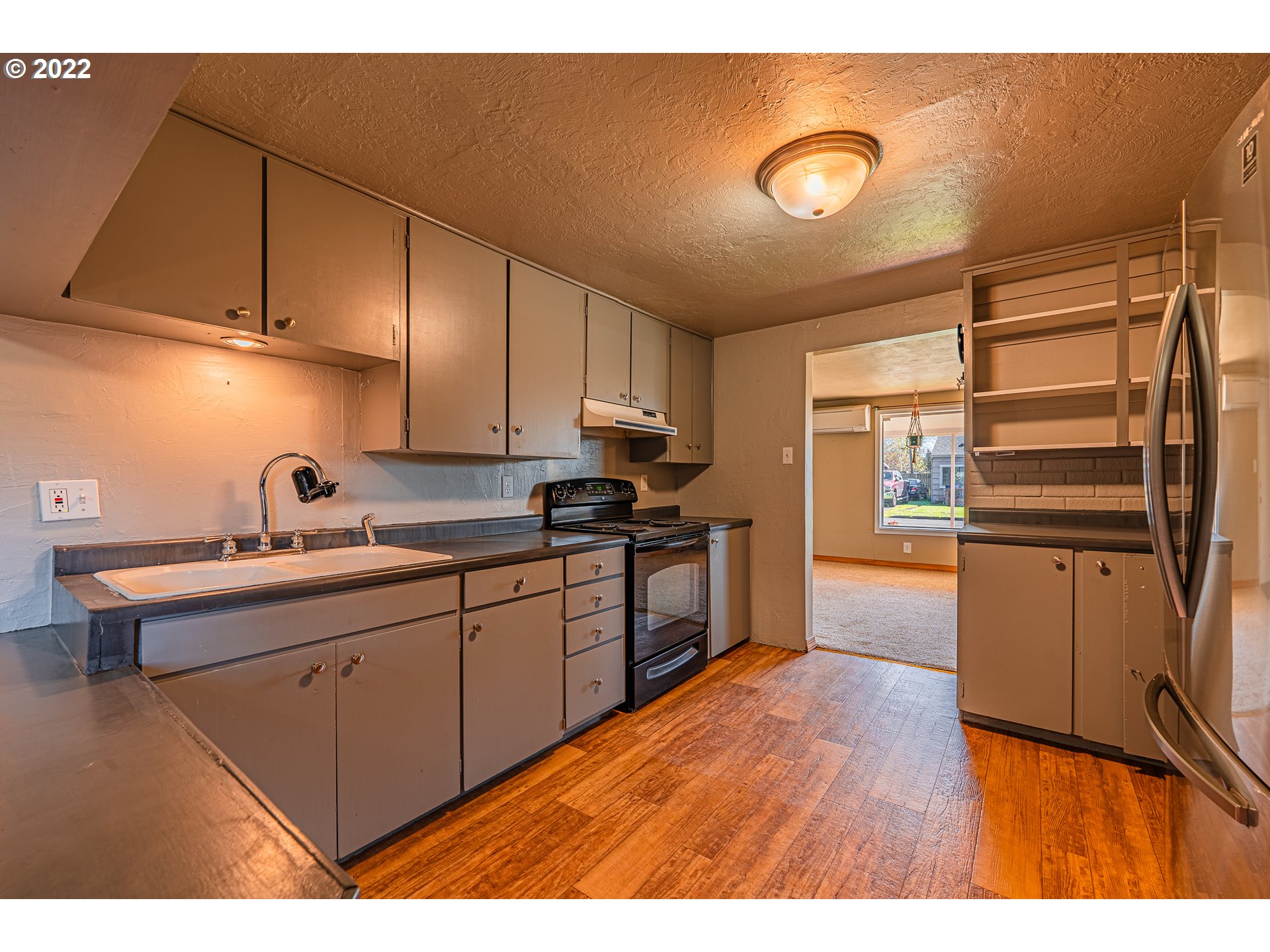 2074 G Street Springfield, OR 97477 - Photo 2 of 29