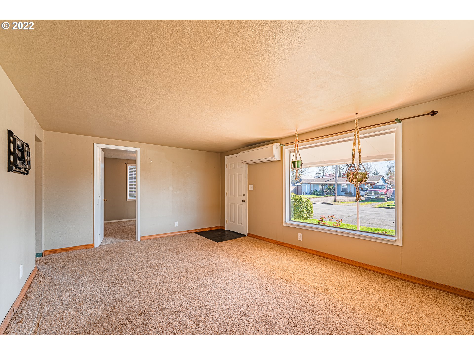 2074 G Street Springfield, OR 97477 - Photo 4 of 29