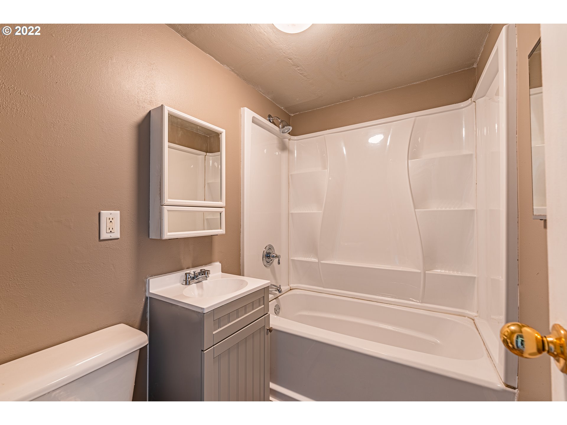 2074 G Street Springfield, OR 97477 - Photo 7 of 29