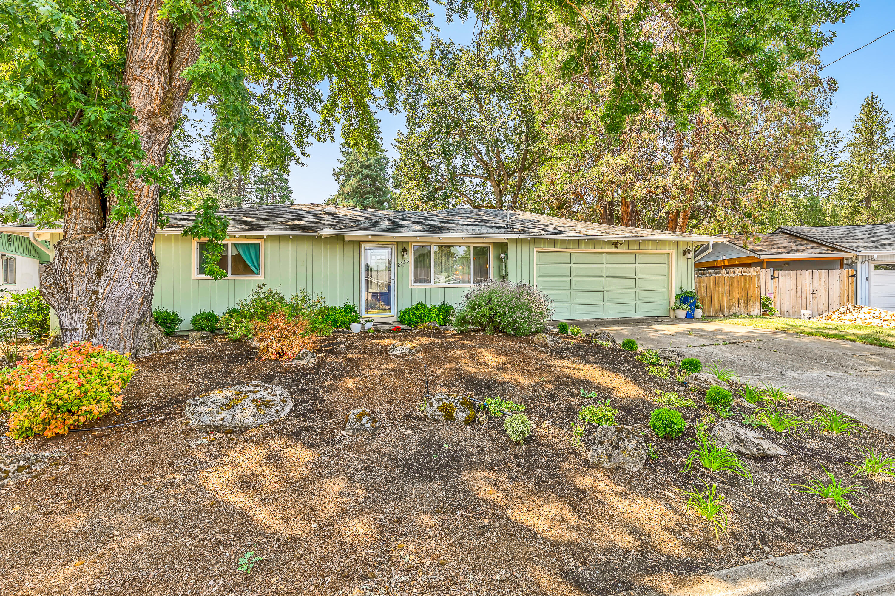 2756 Ruth Drive Medford, OR 97504 - Photo 2 of 32 2