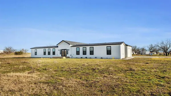 $2,300 | 5502 County Road 2646, Royse City, TX 75189