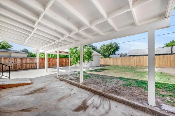 $319,000 | 939 North Safford Avenue, Fresno, CA 93728