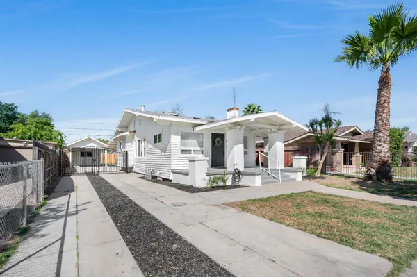 $319,000 | 939 North Safford Avenue, Fresno, CA 93728
