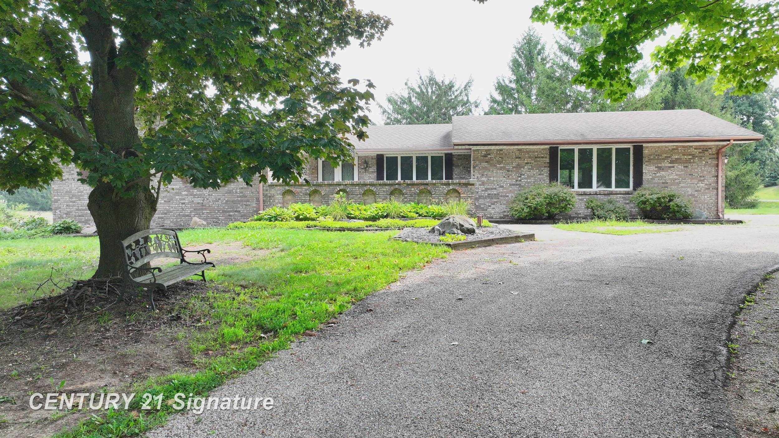 2995 Lyons Road Owosso, MI 48867 - Photo 2 of 71 Gallery Image 2