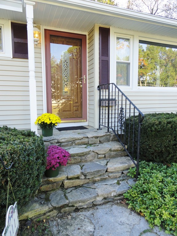 111 Homestead Road Holden, MA 01520 - Photo 3 of 27 Gallery Image 3